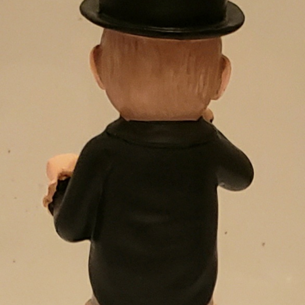 Adorable Bathroom Butler Holding Nose Figurine - Picture 5 of 5
